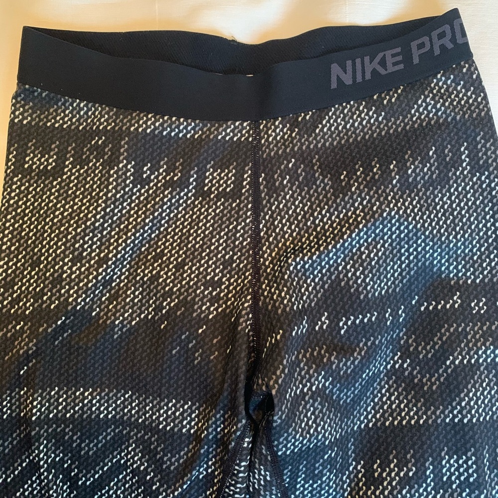 Nike Pro Leggings - Picture 2 of 7